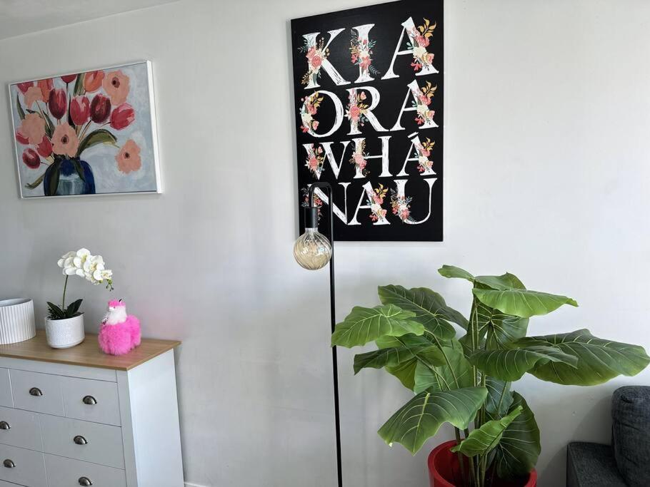 Immaculate 3 Bd 2 Bth Apartment -Free Carpark & Pool Auckland Esterno foto