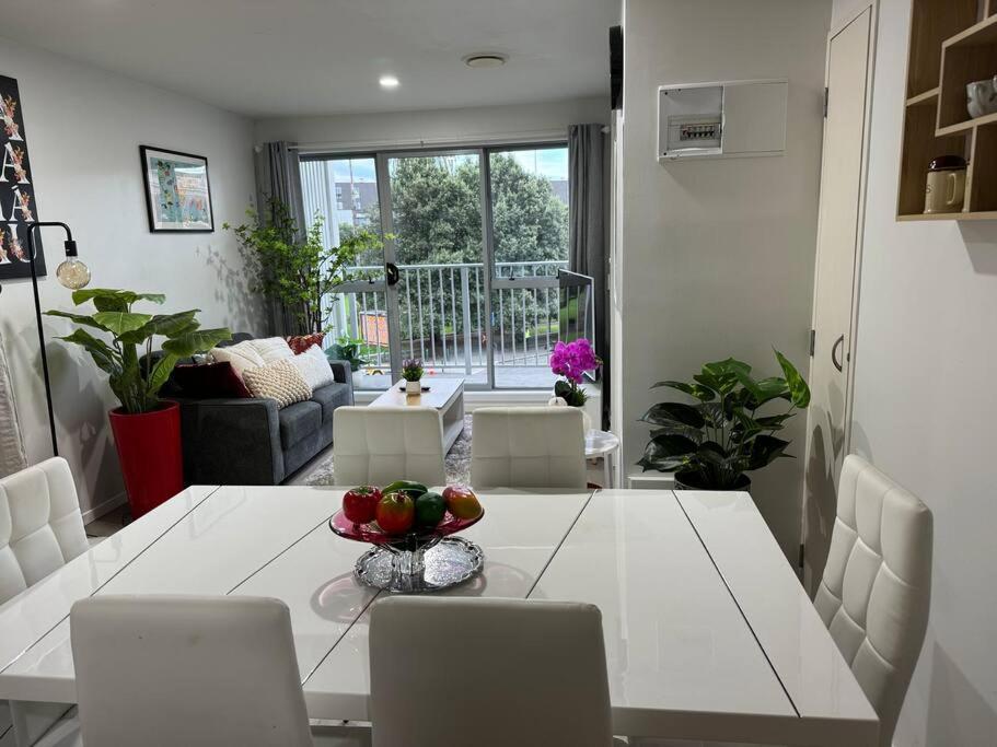 Immaculate 3 Bd 2 Bth Apartment -Free Carpark & Pool Auckland Esterno foto